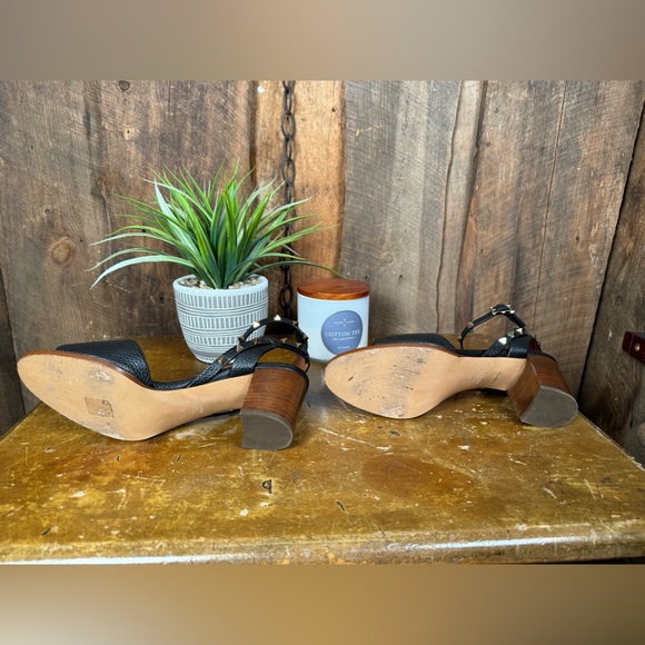 Valentino "Authentic" Black Textured Leather Sandals - Size IT 41 - US 11 - Picture 11 of 13